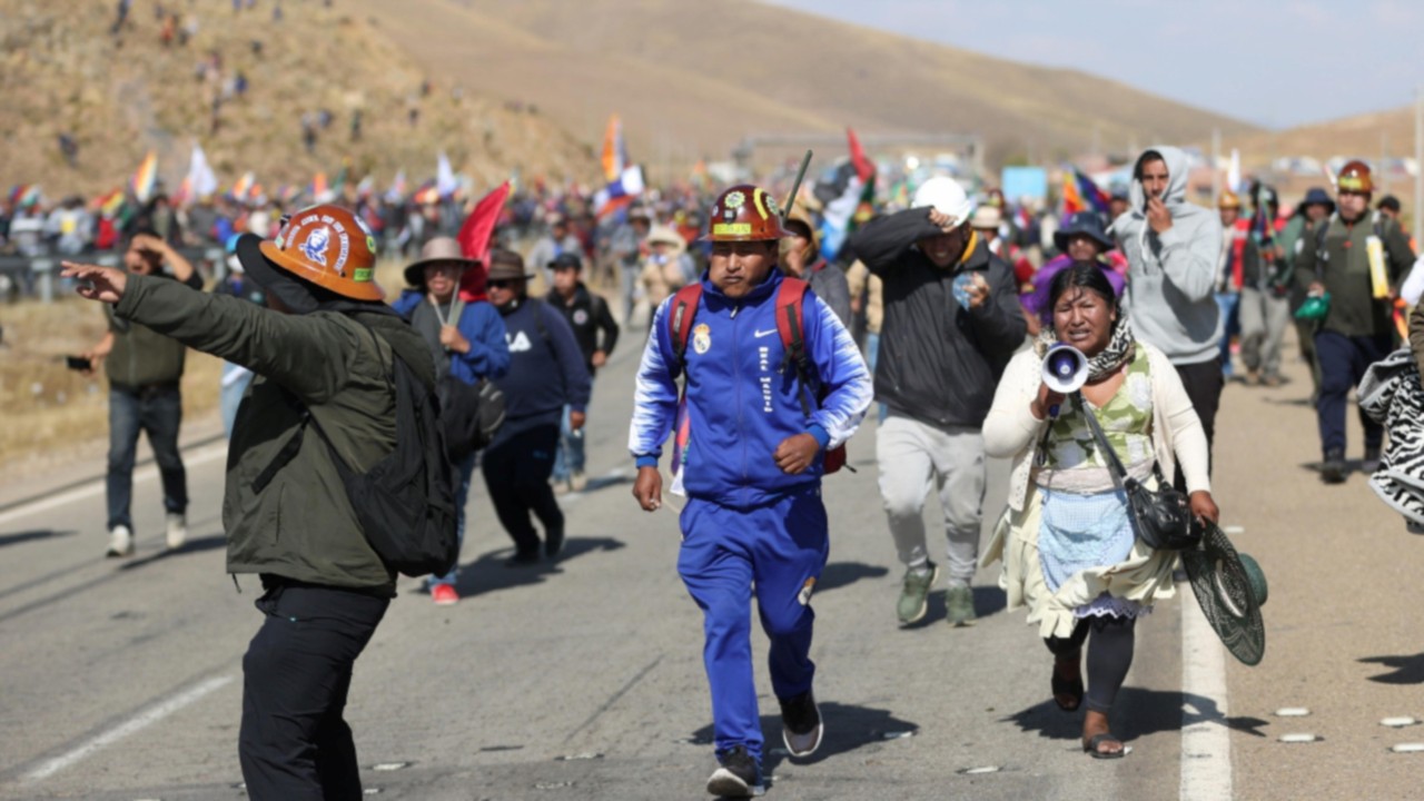 epa11610807 Supporters of former Bolivian President Evo Morales clash with supporters of Bolivian ...